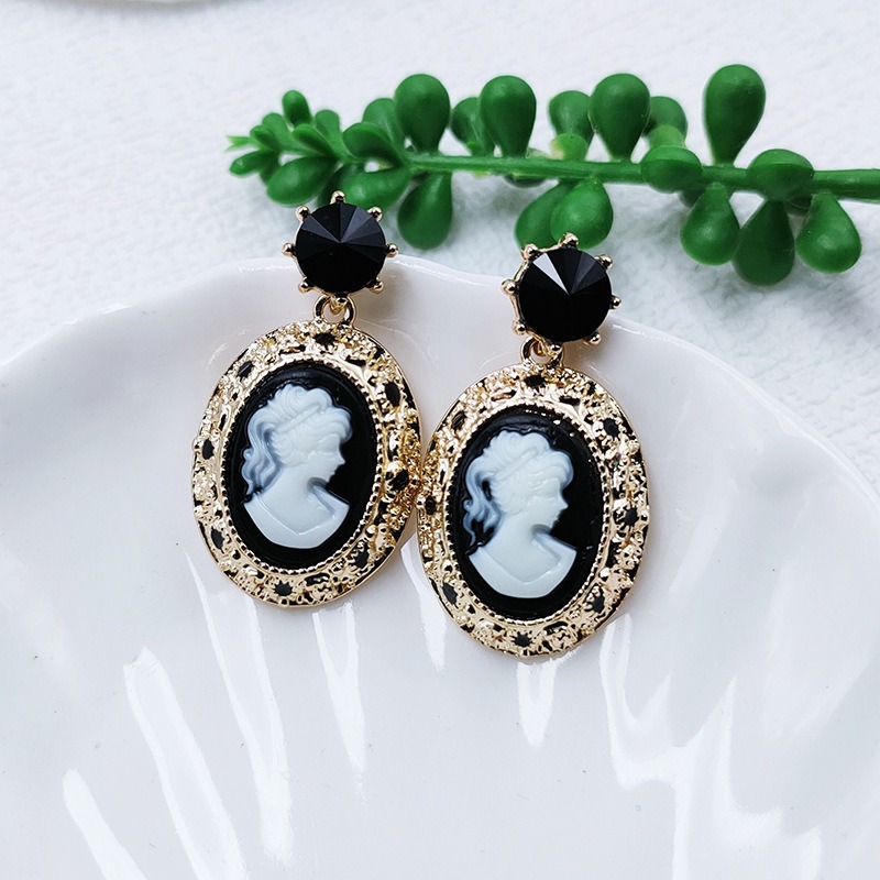 Vintage Lady Queen Relief Oval - đánh giá và giá Vintage Fashion Queen