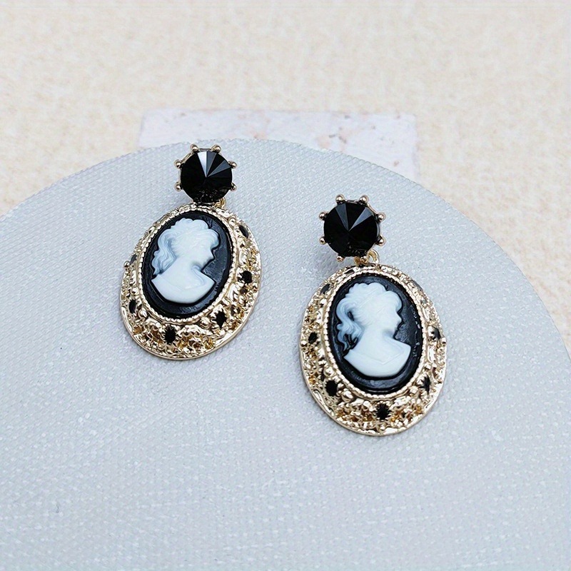 Vintage Lady Queen Relief Oval - đánh giá và giá Vintage Fashion Queen